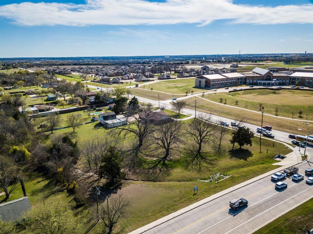 220 S Walnut Grove Road, Midlothian, TX 76065