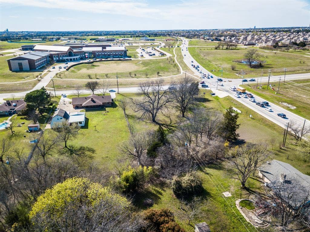 220 S Walnut Grove Road, Midlothian, TX 76065