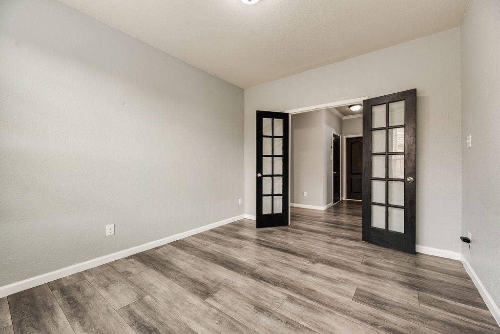 259 Saddlebrook Lane, Waxahachie, TX 75165 Wood-finish flooring with a neutral paint palette and white trim
