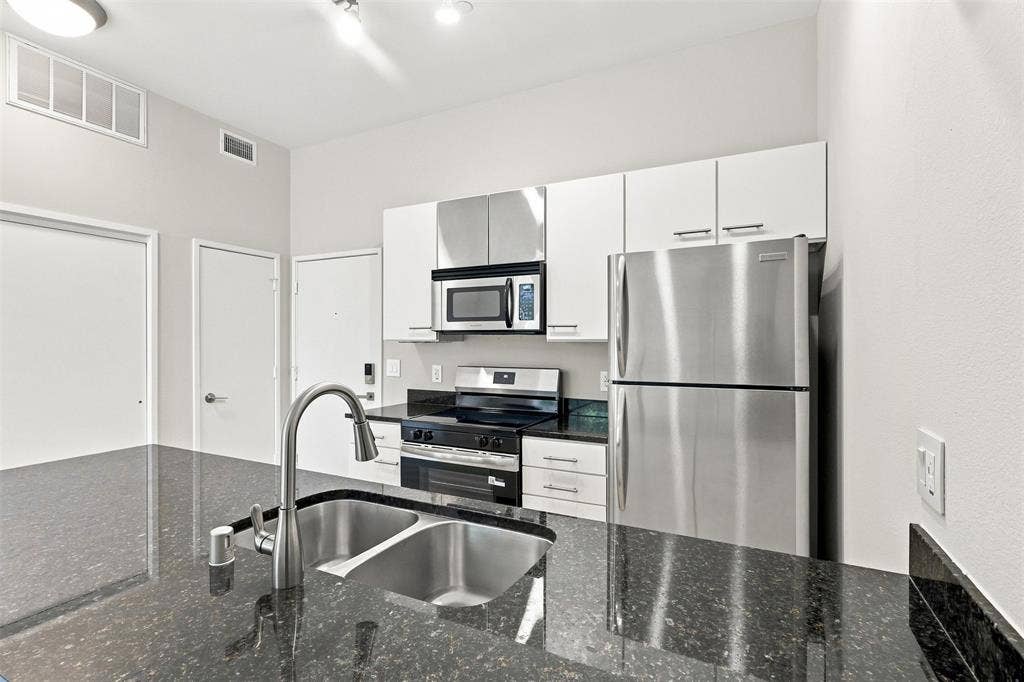 3025 Bryan Street, #2H, Dallas, TX 75204 3025 Bryan Street, #2H, Dallas, TX 75204