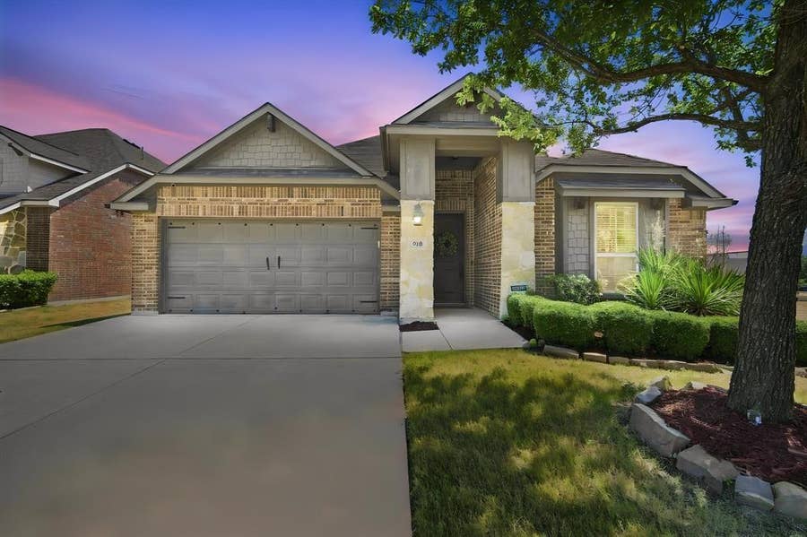 Property photo for 910 Westminster Drive, Midlothian, TX