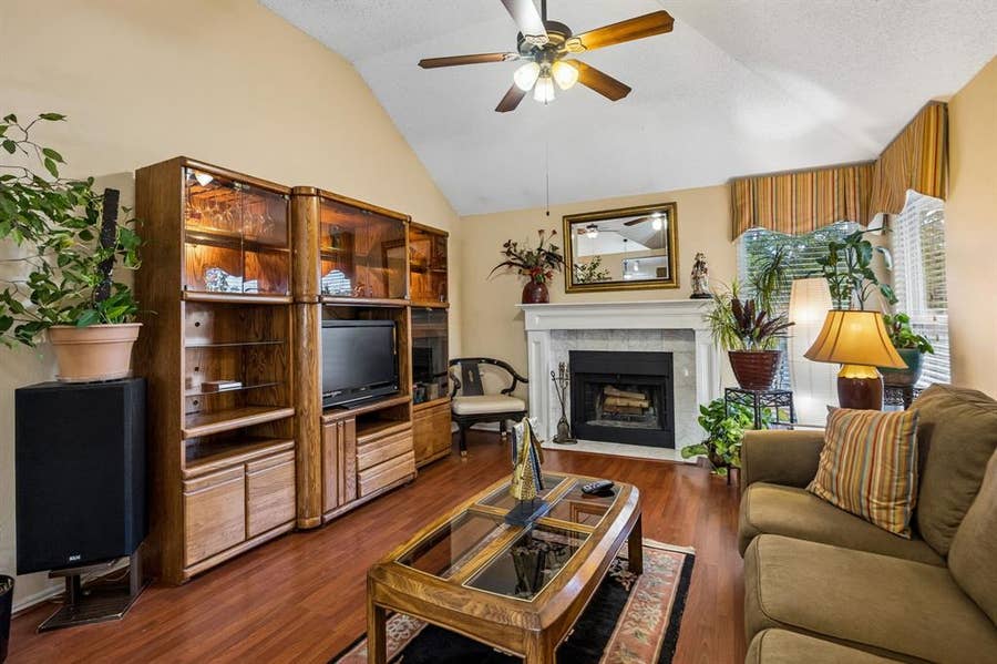 Property photo for 707 Meadowcreek Court, Garland, TX