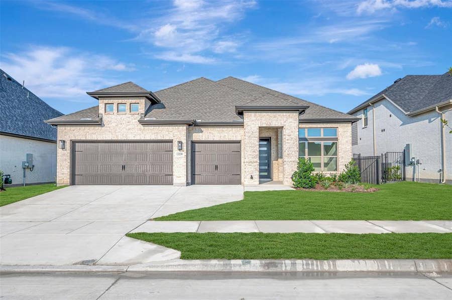 Property photo for 3339 Pink Petal Drive, Venus, TX
