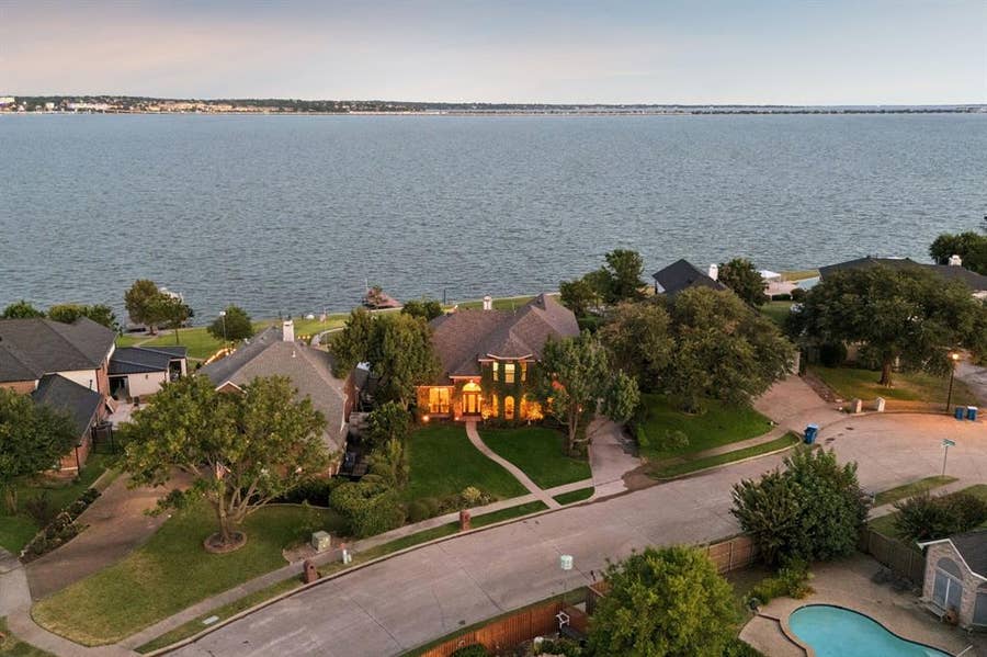 Property photo for 9910 Lincolnshire Lane, Rockwall, TX