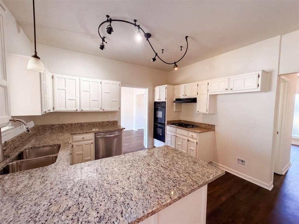 2405 Waterloo Lane, Mesquite, TX 75181 2405 Waterloo Lane, Mesquite, TX 75181