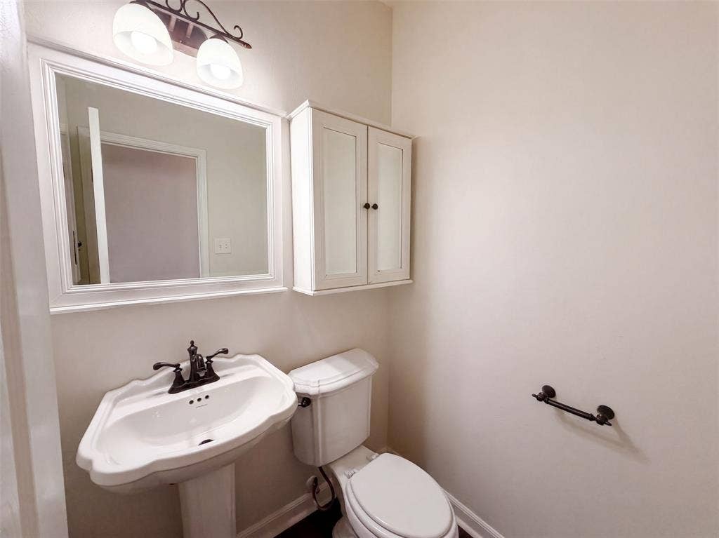 2405 Waterloo Lane, Mesquite, TX 75181 2405 Waterloo Lane, Mesquite, TX 75181