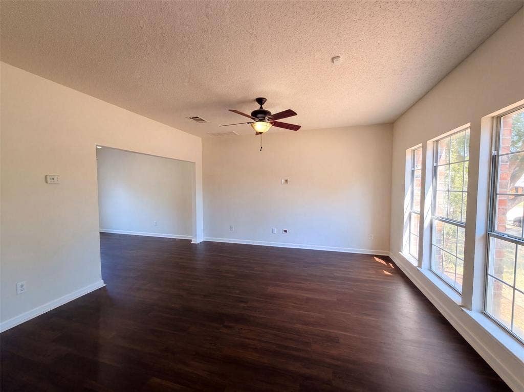 2405 Waterloo Lane, Mesquite, TX 75181 2405 Waterloo Lane, Mesquite, TX 75181