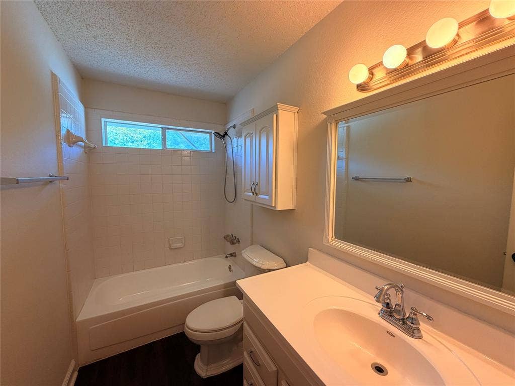 2405 Waterloo Lane, Mesquite, TX 75181 2405 Waterloo Lane, Mesquite, TX 75181