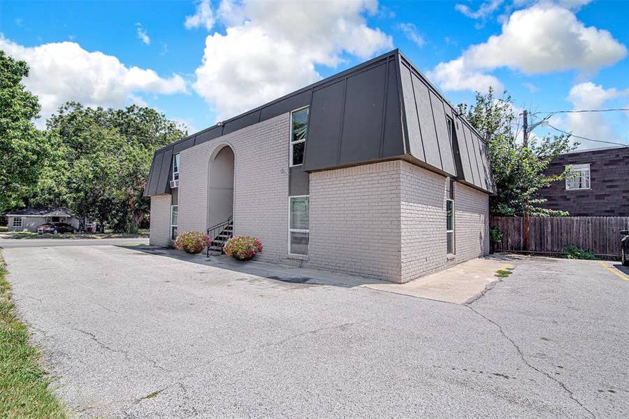 Property photo for 304 E Mitchell Street, Arlington, TX
