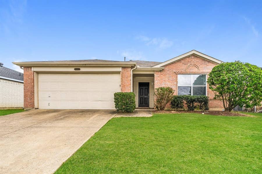 Property photo for 207 Prentice Drive, Seagoville, TX