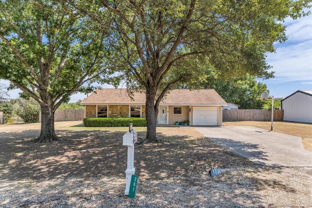 261 Oakview Circle, Waco, TX 76705 Single-story residence featuring a stone and stucco exterior, attached garage, and a concrete driveway