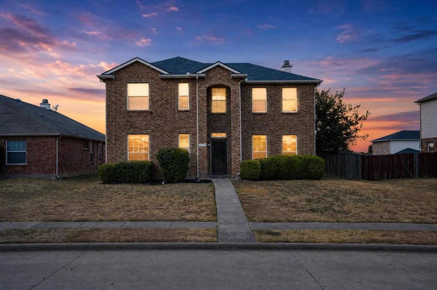 Property photo for 1213 Spring Water Drive, Lancaster, TX