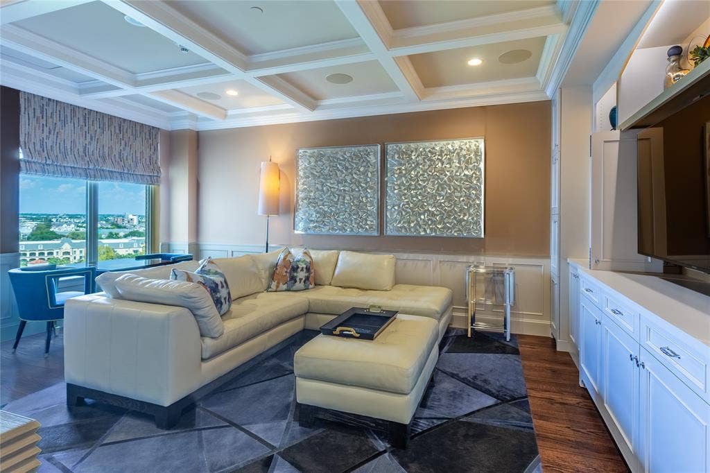2525 N Pearl Street, #1001, Dallas, TX 75201 Oversized Guest Suite doubles as a Media Room.