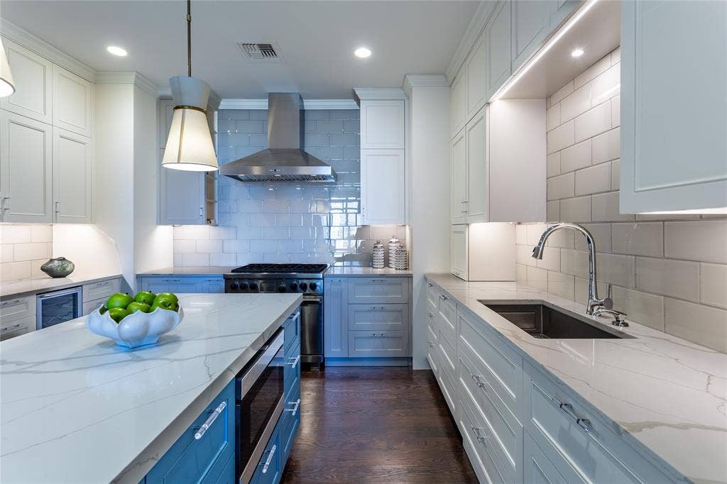 2525 N Pearl Street, #1001, Dallas, TX 75201 New fixtures, Kohler sink, & Bosch dishwasher.