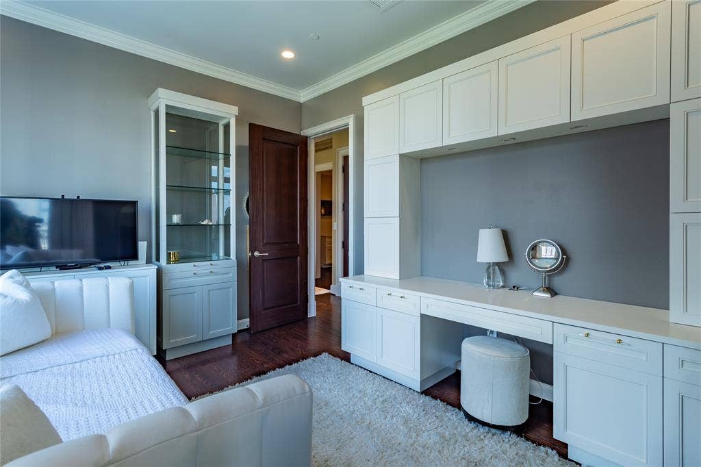 2525 N Pearl Street, #1001, Dallas, TX 75201 Study has a wall of built-ins and a pop-up TV.
