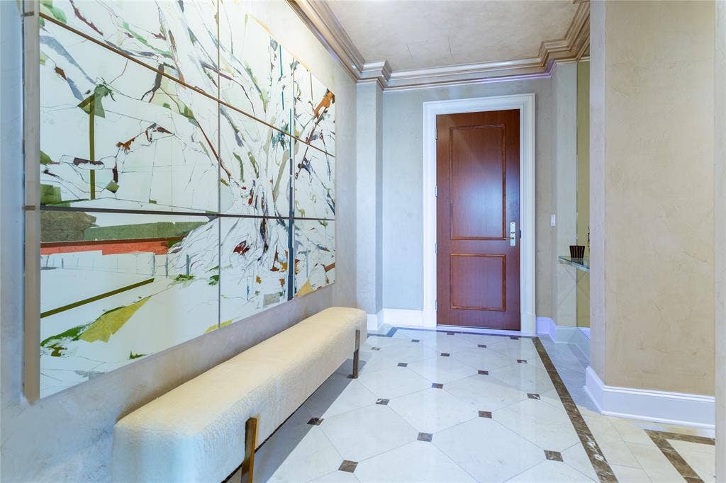 2525 N Pearl Street, #1001, Dallas, TX 75201 Inlaid Marble & Venetian Plaster entry with dramatic art wall.