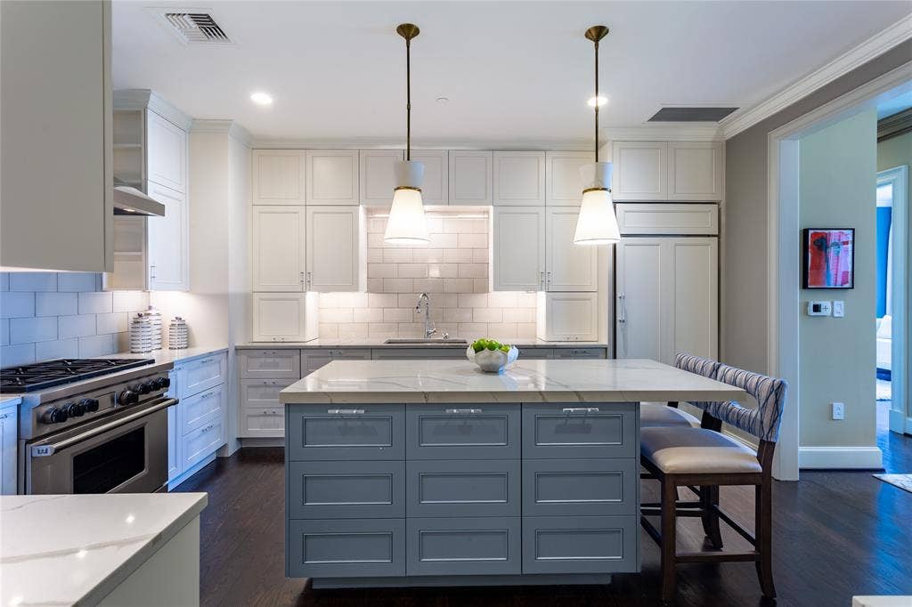 2525 N Pearl Street, #1001, Dallas, TX 75201 Island Kitchen with Breakfast Bar, Wolf & Sub-Zero appliances.