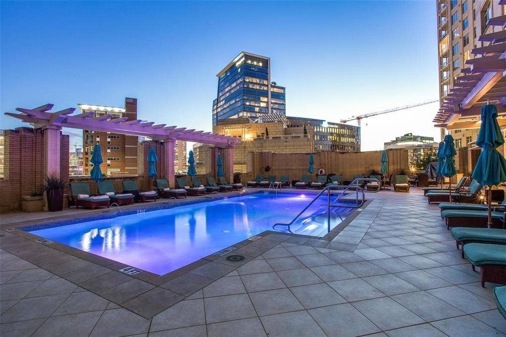 2525 N Pearl Street, #1001, Dallas, TX 75201 Towel, Butler Service & Beverage Bar with Bartender during summer.