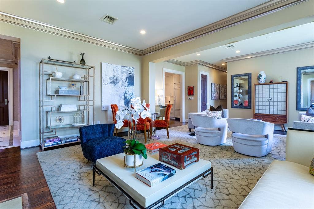 2525 N Pearl Street, #1001, Dallas, TX 75201 Beautifully furnished Living Areas.