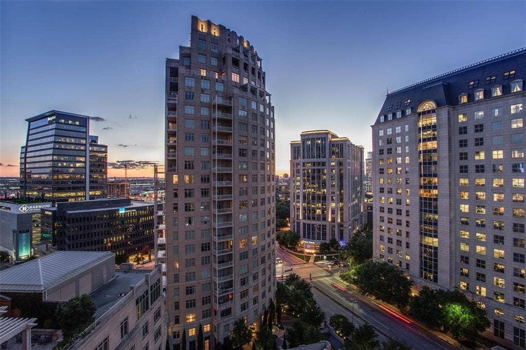 2525 N Pearl Street, #1001, Dallas, TX 75201 Luxurious Ritz-Carlton Hotel & Residences