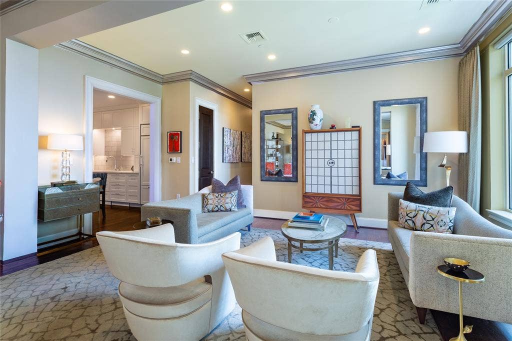 2525 N Pearl Street, #1001, Dallas, TX 75201 Lots of room to entertain.