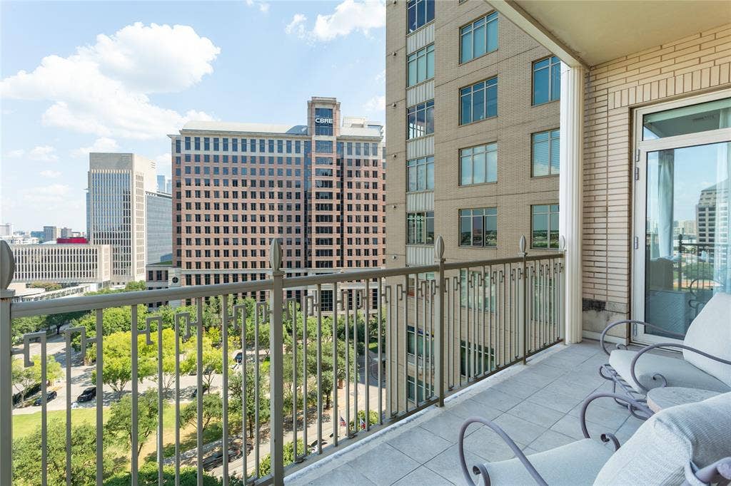 2525 N Pearl Street, #1001, Dallas, TX 75201 The Arts District is just 3 blocks away.