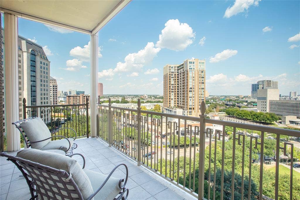 2525 N Pearl Street, #1001, Dallas, TX 75201 Enjoy morning coffee from the corner Balcony overlooking Uptown.