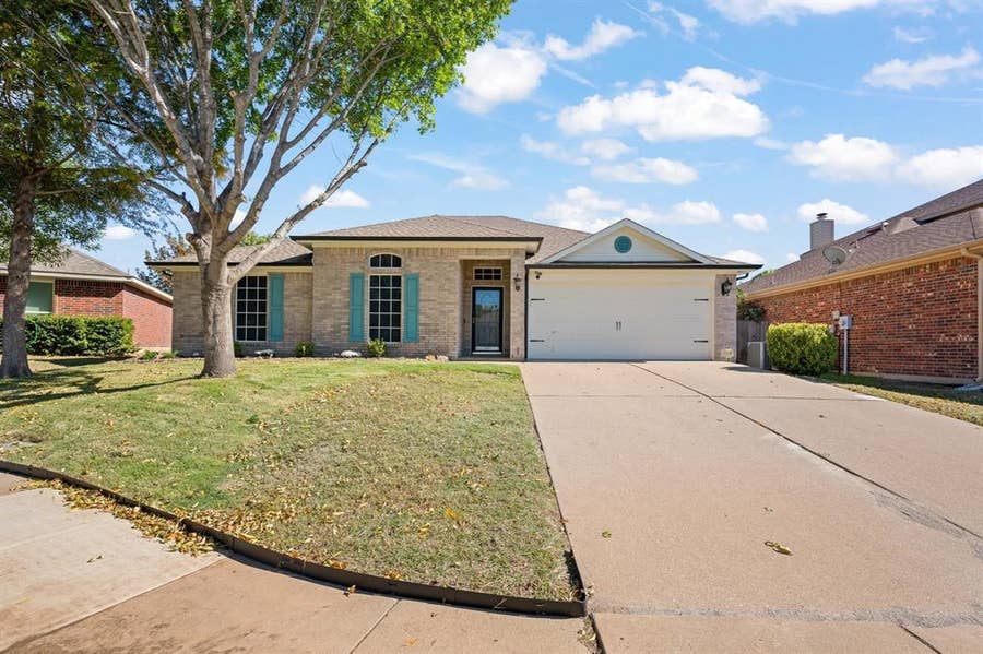 Property photo for 7103 Camp Creek Drive, Arlington, TX