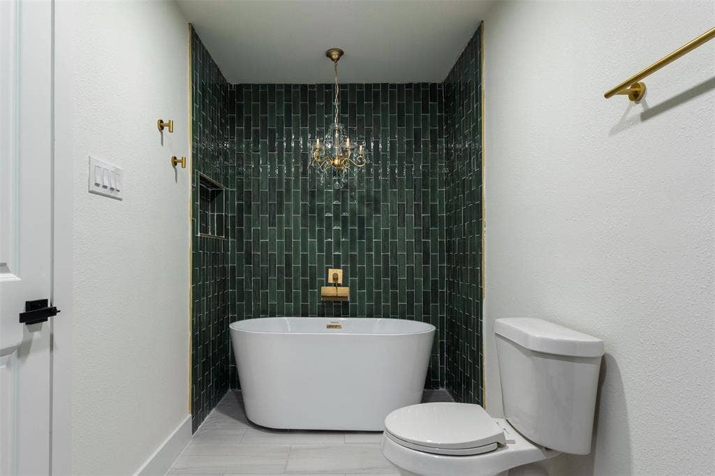 5000 Edgewater Drive, Rowlett, TX 75088 5000 Edgewater Drive, Rowlett, TX 75088