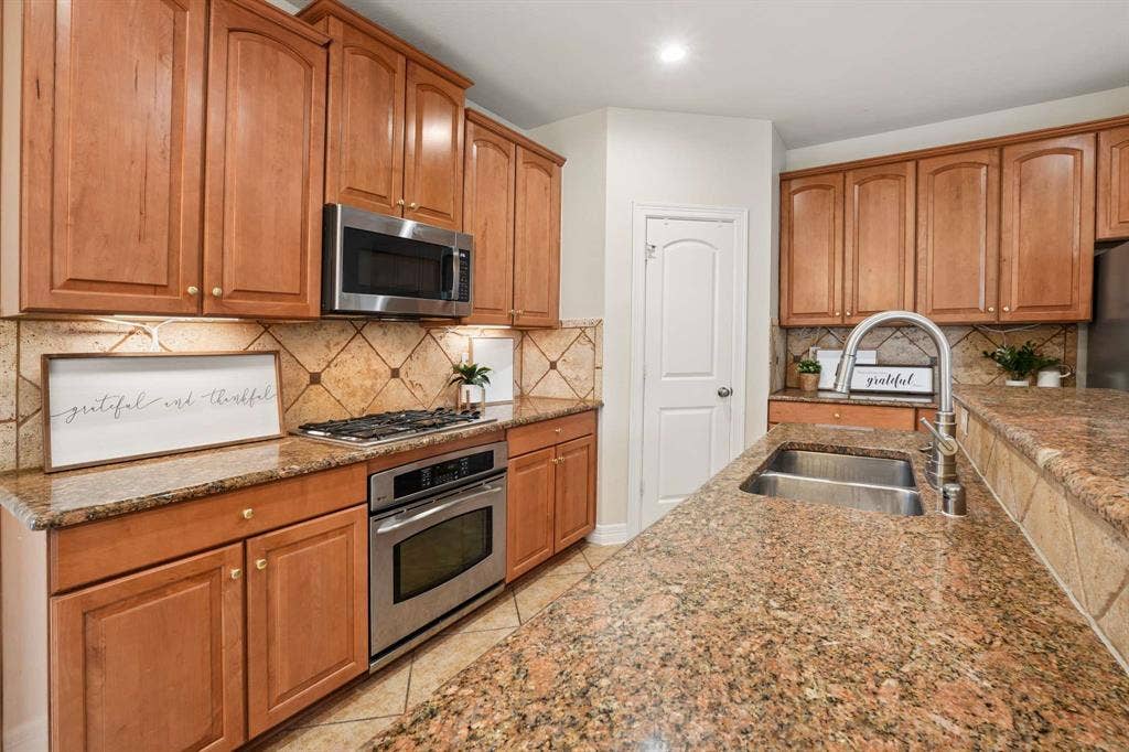 3512 Black Gold Drive, McKinney, TX 75070 3512 Black Gold Drive, McKinney, TX 75070