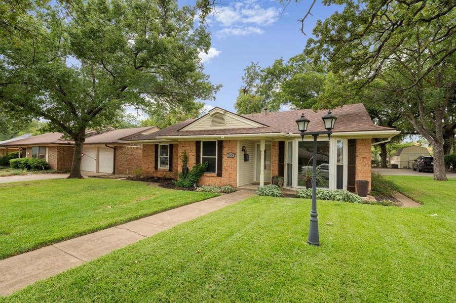 Property photo for 519 Staffordshire Drive, Irving, TX