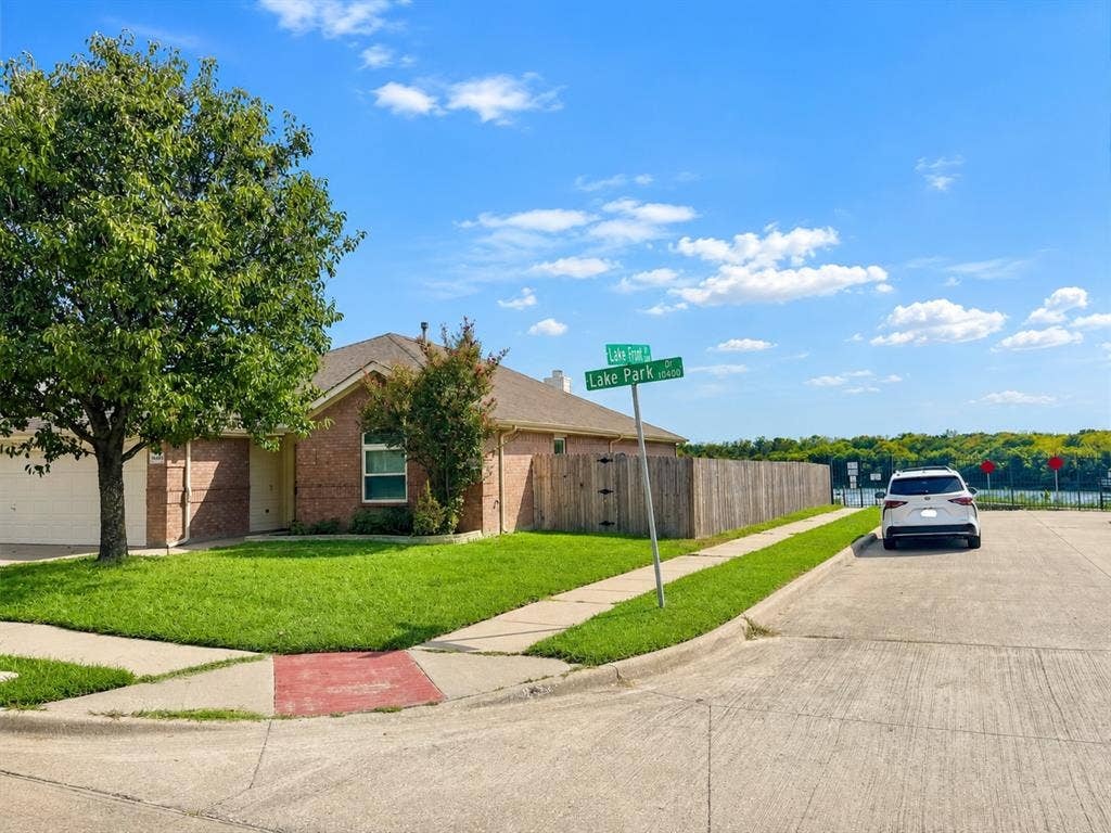 10400 Lake Park Drive, Fort Worth, TX 76053 10400 Lake Park Drive, Fort Worth, TX 76053