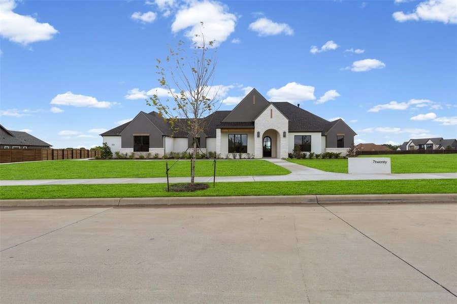 Property photo for 4720 Magnolia Trail, Midlothian, TX