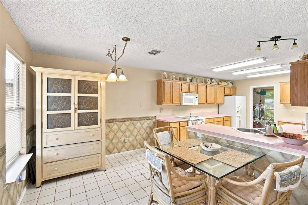 212 Armstrong Drive, Cedar Hill, TX 75104