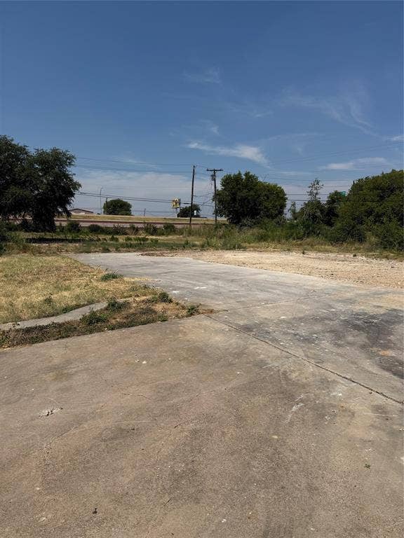 Property photo for 862 S Interstate 35, Lancaster, TX