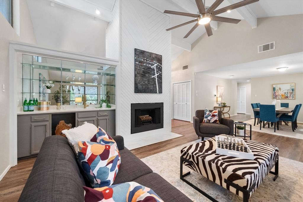 2216 Winter Sunday Way, Arlington, TX 76012 Wood burning fireplace and wet bar! Great for entertaining