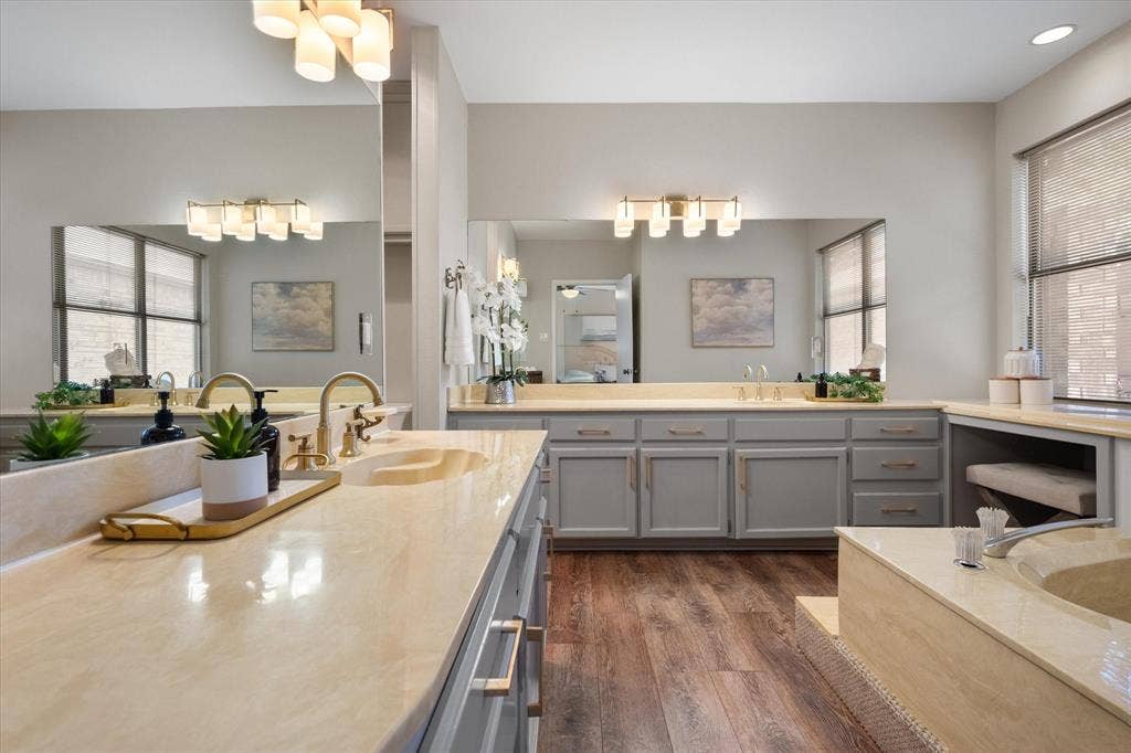 2216 Winter Sunday Way, Arlington, TX 76012 Dual vanities and sinks - lots of countertop space