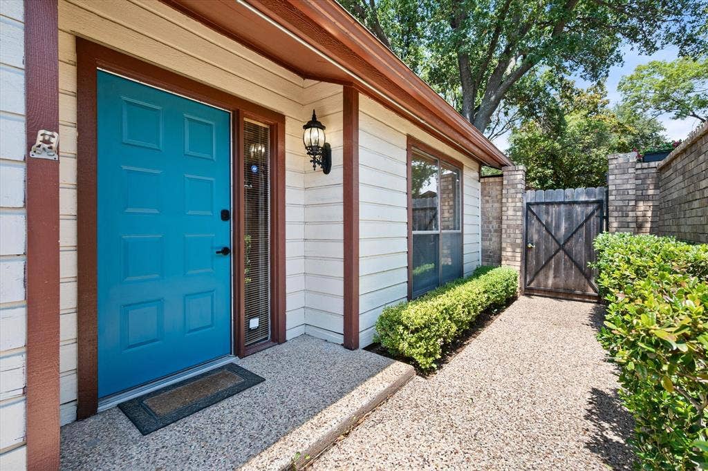 2216 Winter Sunday Way, Arlington, TX 76012 Welcome In!