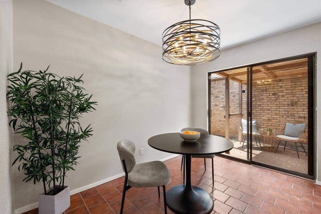 2216 Winter Sunday Way, Arlington, TX 76012 Breakfast nook with view of outdoor courtyard