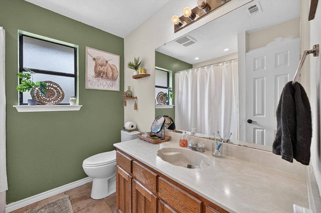 8233 Willis Lane, Watauga, TX 76148 8233 Willis Lane, Watauga, TX 76148