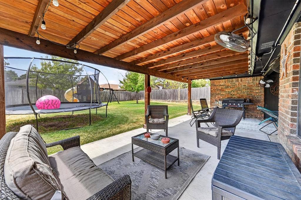 8233 Willis Lane, Watauga, TX 76148 8233 Willis Lane, Watauga, TX 76148