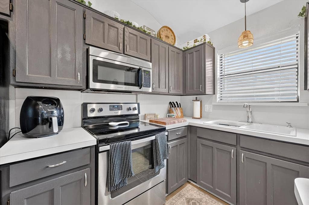 8233 Willis Lane, Watauga, TX 76148 8233 Willis Lane, Watauga, TX 76148