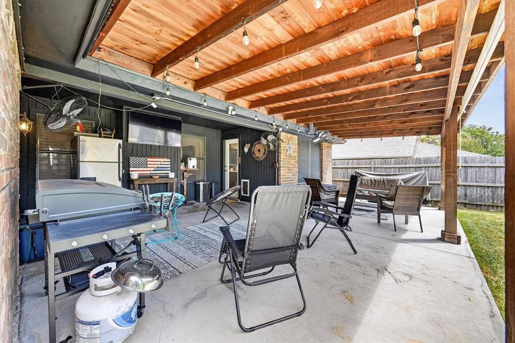 8233 Willis Lane, Watauga, TX 76148 8233 Willis Lane, Watauga, TX 76148