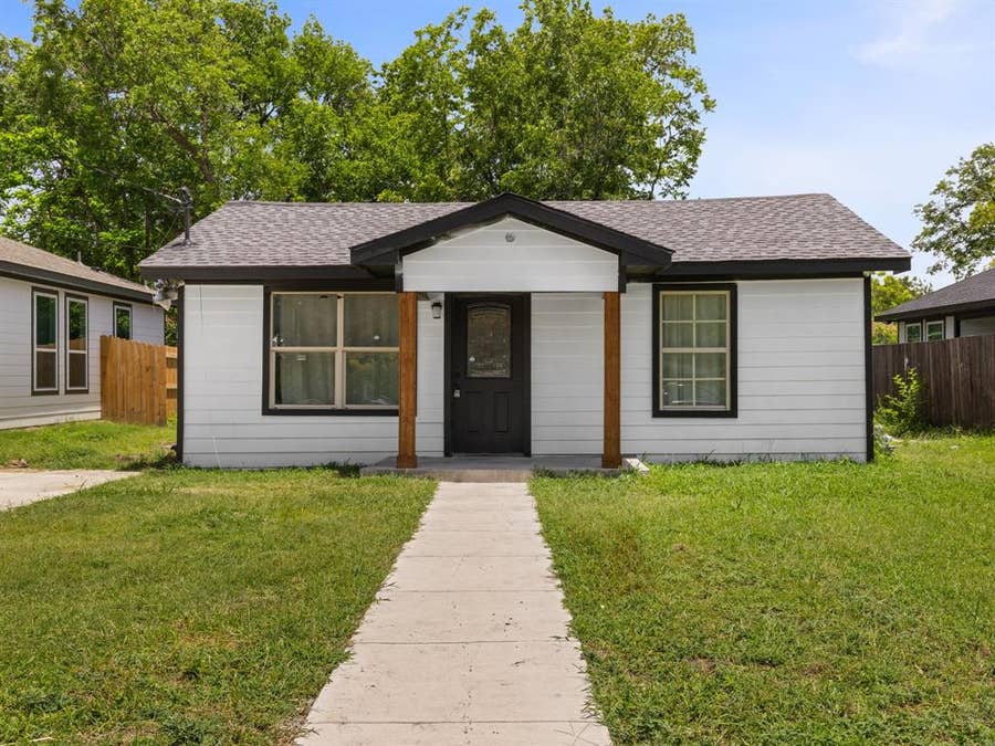 Property photo for 638 Bethpage Avenue, Dallas, TX
