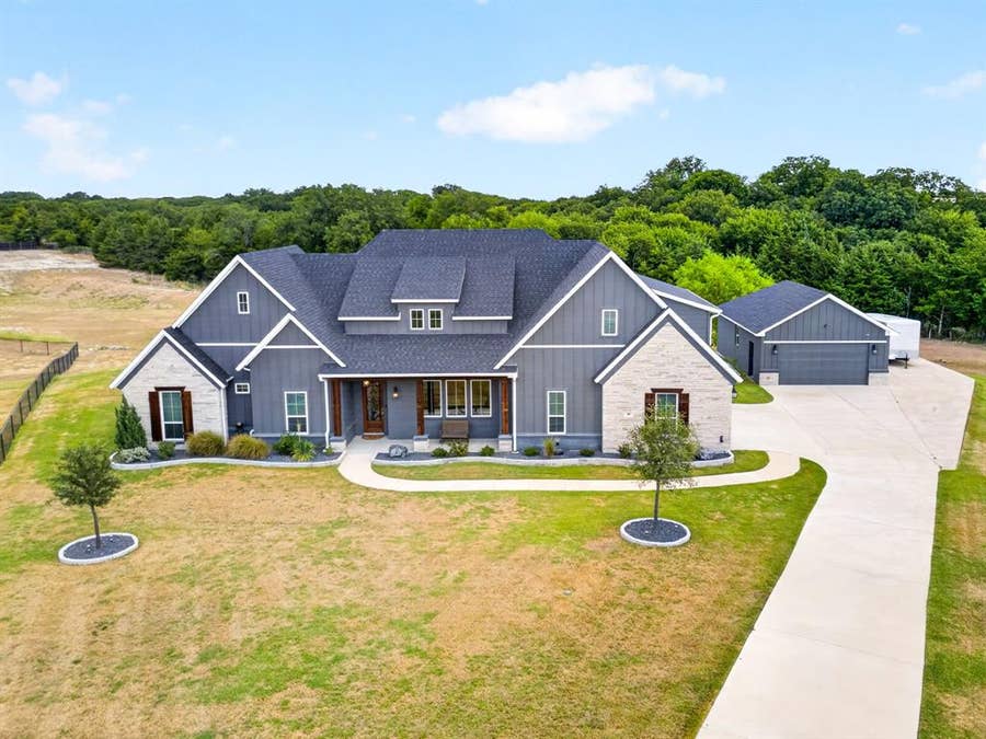 Property photo for 10 Tamminga Trail, Waxahachie, TX