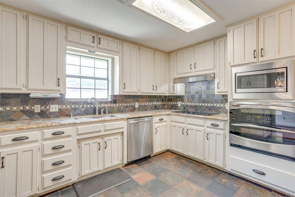 990 Oak Ridge Drive, Keller, TX 76248 Heart of Keller with pool KHS 990 Oak Ridge Dr. Keller TX 76248 817-422-3322
