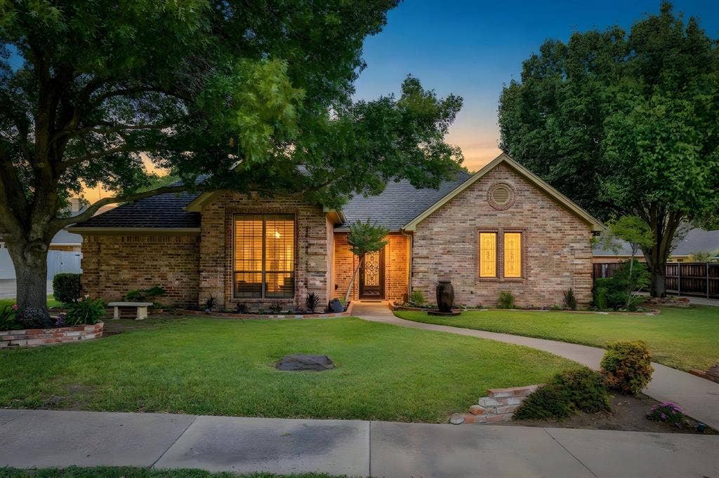 990 Oak Ridge Drive, Keller, TX 76248 Heart of Keller with pool KHS 990 Oak Ridge Dr. Keller TX 76248 817-422-3322