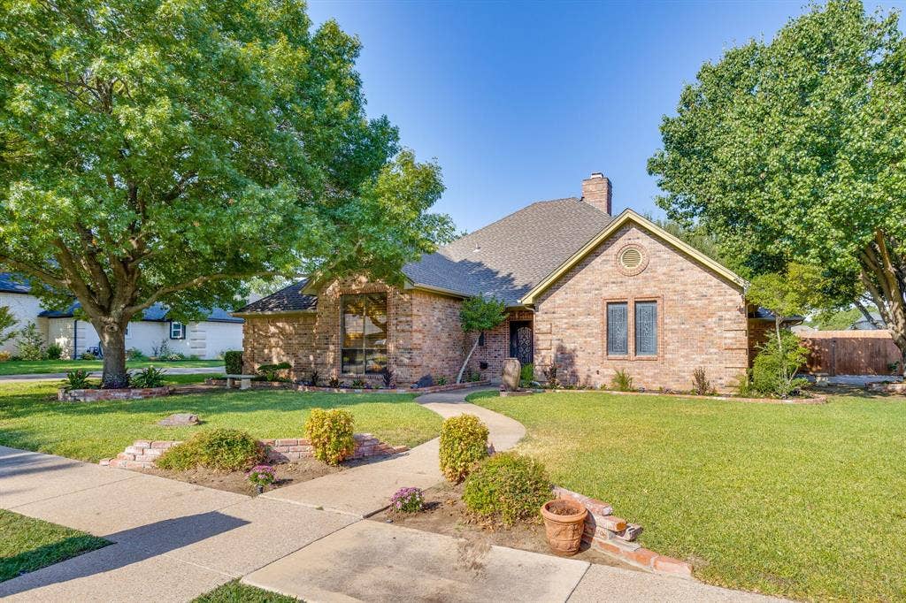 990 Oak Ridge Drive, Keller, TX 76248 Heart of Keller with pool KHS 990 Oak Ridge Dr. Keller TX 76248 817-422-3322