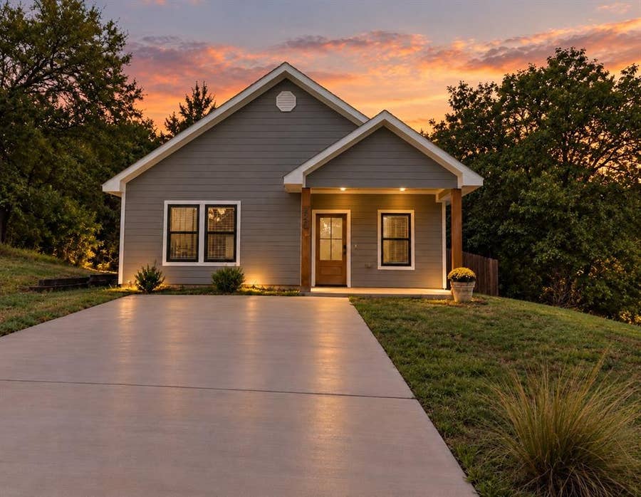 Property photo for 225 E Washington Street, Denison, TX