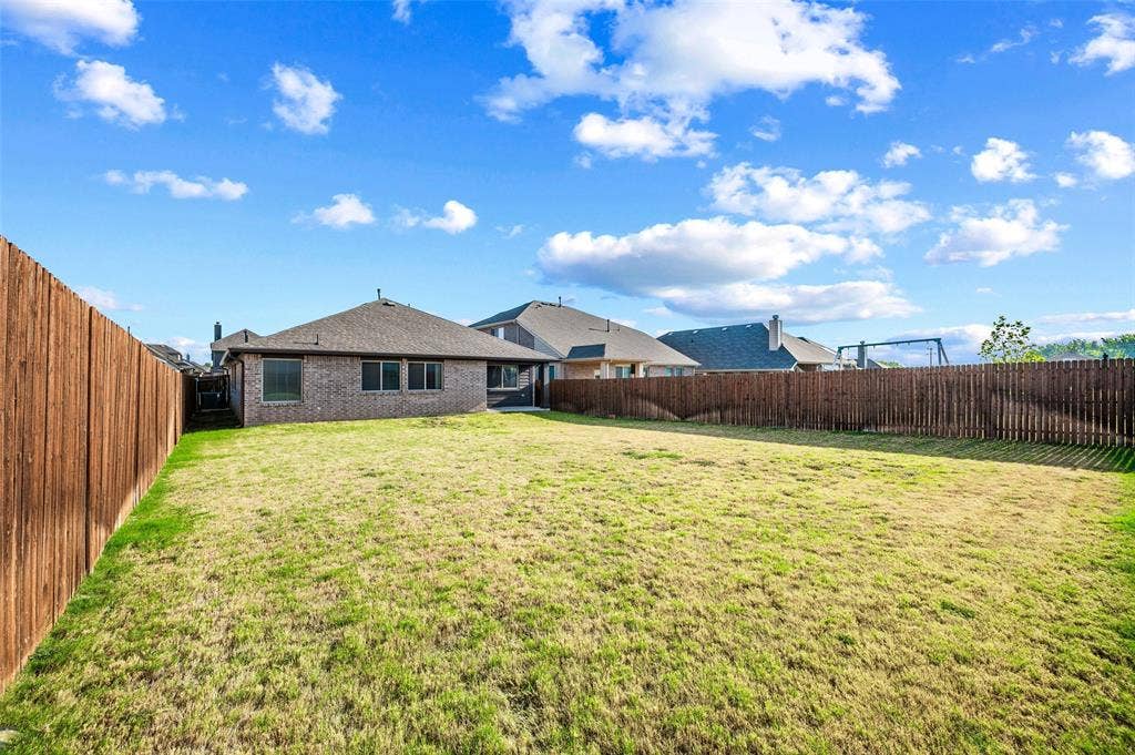 4425 Ridgehurst Lane, Fort Worth, TX 76036 Expansive lawn area with a wood privacy fence